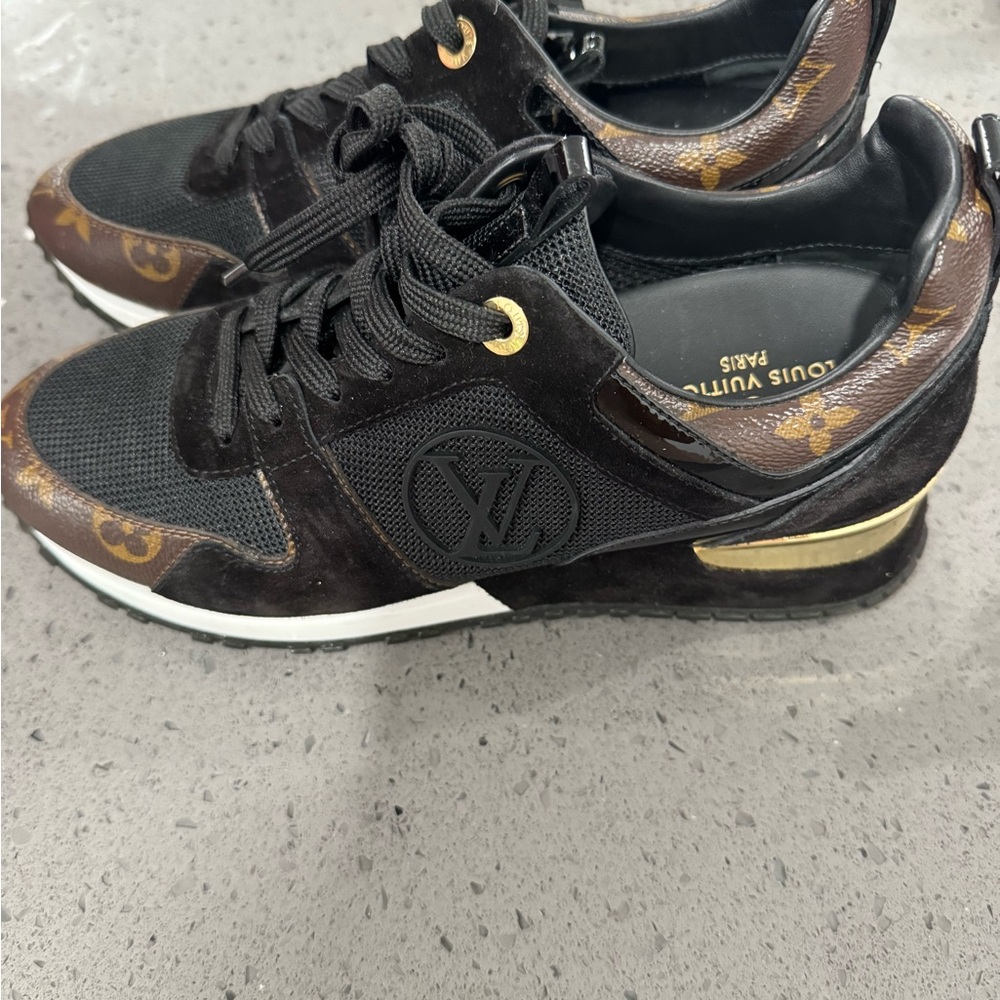 LOUIS VUITTON LV Run Away Sports Shoes Black like brand new